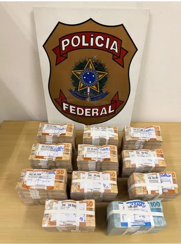 Policiais federais abordaram uma mulher e localizaram R$ 600 mil com mulher na Região Oceânica de Niterói
