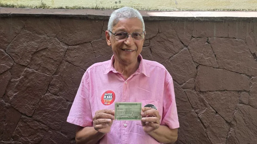 Imagem ilustrativa da imagem Eleições 2026: Cyro Garcia vota na Tijuca e destaca proposta socialista para o Rio
