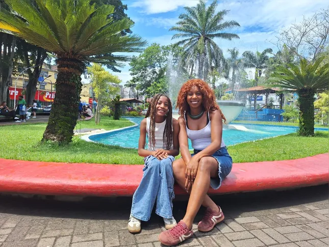 Dandara Freitas e Isa Black Woman escreveram juntas o livro 'Brincando de Sonhar'