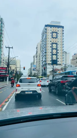 Trânsito na cidade é marcado por retenções na manhã desta segunda-feira (10)