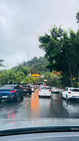 Motoristas enfrentam demora para percorrer trechos da cidade