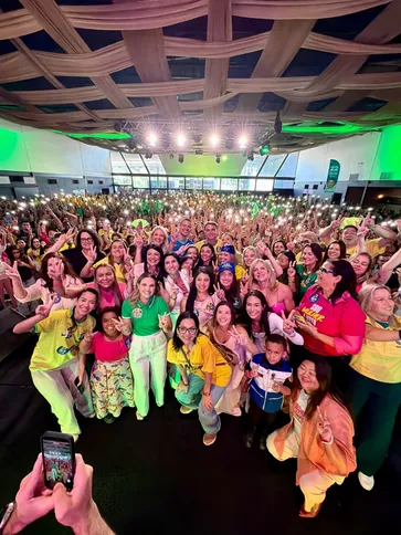 As mulheres recepcionaram Flávio e Douglas Ruas