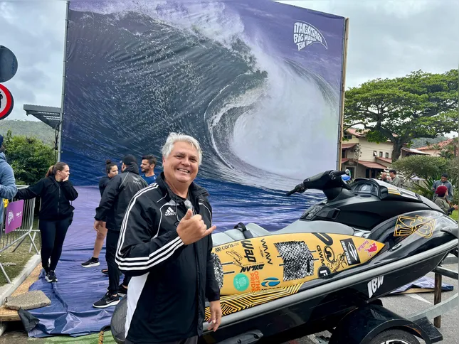 Imagem ilustrativa da imagem Frio não espanta público e Itacoatiara Big Wave reúne fãs do surfe em Niterói