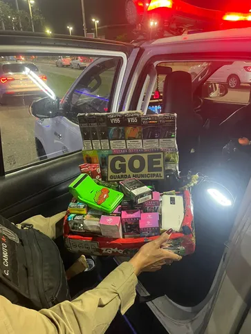 Imagem ilustrativa da imagem Guardas detêm homem vendendo cigarros eletrônicos no entorno da Cidade do Rock