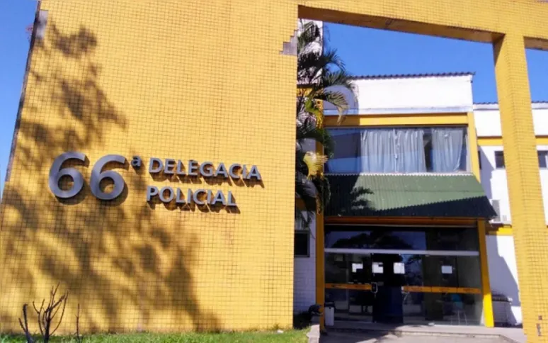 O caso foi registrado pela 66ª DP (Piabetá) como tentativa de feminicídio