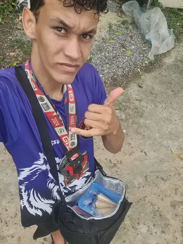 “A parte mais difícil, foi falar com os clientes. Eu não tenho tanta vergonha de conversar com outras pessoas que eu não conheço, mas a parte mais difícil foi criar um texto para começar a vender” afirmou Andrey.