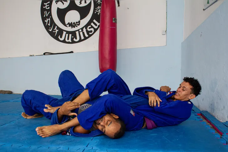 "Se a gente conseguir um apoio, alguma coisa assim, a gente consegue lutar nas duas categorias e, se possível, se Deus quiser, conseguir as duas medalhas de ouro", afirma.