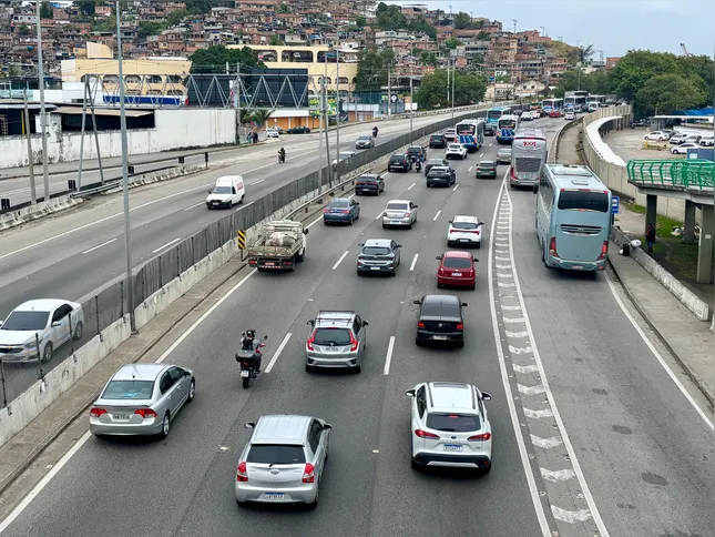 Avenida do Contorno é atingida por trânsito intenso em toda a sua extensão