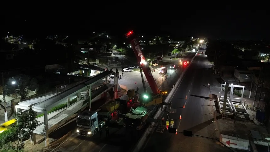 A passarela terá 193,19 metros de extensão, sendo 26,35 metros de vão sobre a rodovia e 166,84 metros de rampas de acesso, adaptadas para pessoas com deficiência, idosos e gestantes.