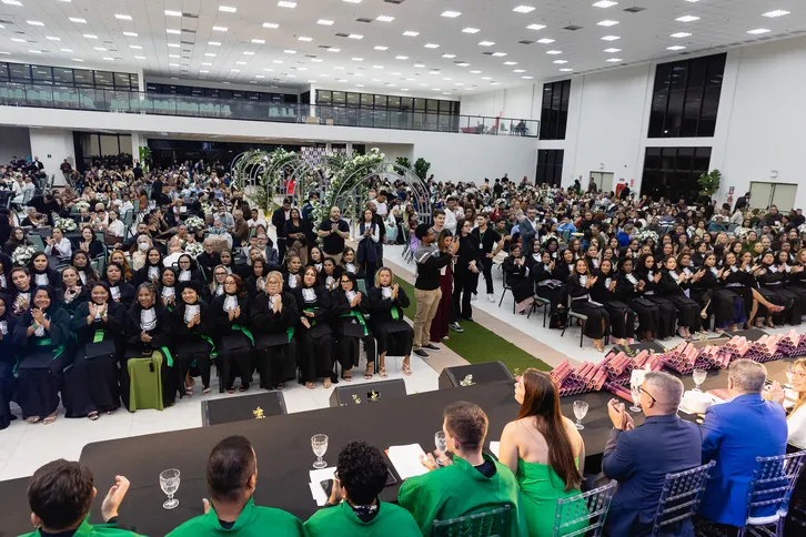 Formatura reuniu cerca de 400 estudantes