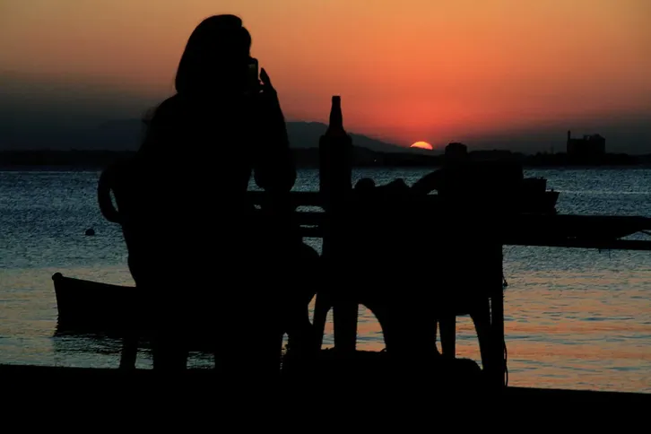 Imagem de um pôr do sol registrado na Praia das Pedrinhas vencedora de um concurso nas redes sociais