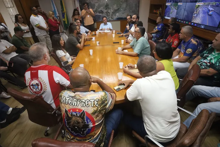 Imagem ilustrativa da imagem Niterói antecipa planejamento para o Carnaval 2027 e libera recursos para as escolas de samba