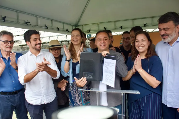 Rodrigo Neves assina ordem de início às obras de macrodrenagem do Rio Icaraí