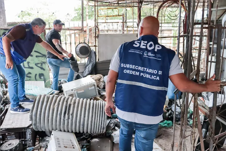 Os ferros-velhos interditados foram localizados após denúncias
