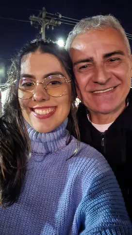 Raimundo Geraldo, pensionista de 59 anos, com sua filha Pâmela.