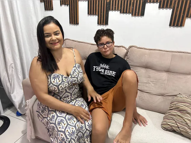 "Tem crianças que precisam de órtese nas duas pernas, de muleta e até de cadeira de rodas. E, no geral, é tudo alugado, porque dificilmente o hospital disponibiliza", relatou Fernanda Pinheiro, mãe de Theo.