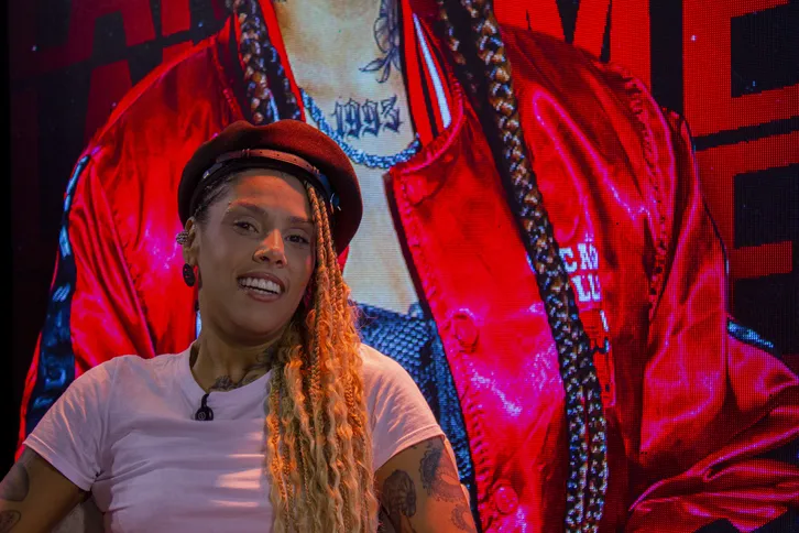 A cantora comentou seu primeiro trabalho e participação no 'The Voice Brasil', em 2013