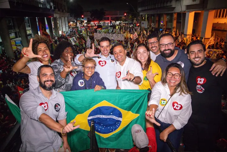 Imagem ilustrativa da imagem Rodrigo Neves participa de caminhada em Niterói em apoio à reeleição de Lula