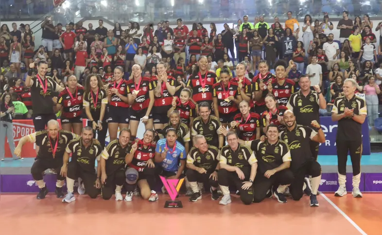 Imagem ilustrativa da imagem SESC-RJ Flamengo vence Dentil Praia Clube de virada e conquista Copa Supervôlei Feminino na Arena Niterói