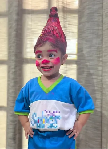 Rafaela Batista conta que ano passado o cabelo maluco da filha era Trolls