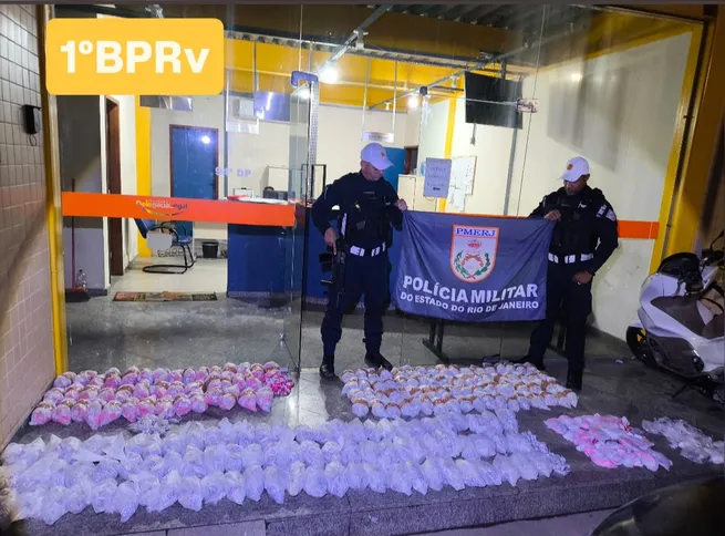 Policiais localizaram mais de 10kg de cocaína no interior do carro