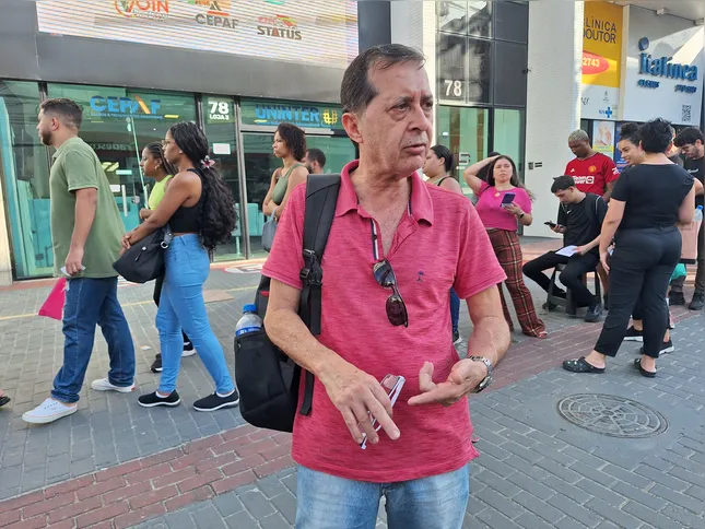 O vendedor Almir, de 63 anos, chegou ao sindicato pouco depois das 9h e conseguiu concluir o procedimento somente perto das 16h.