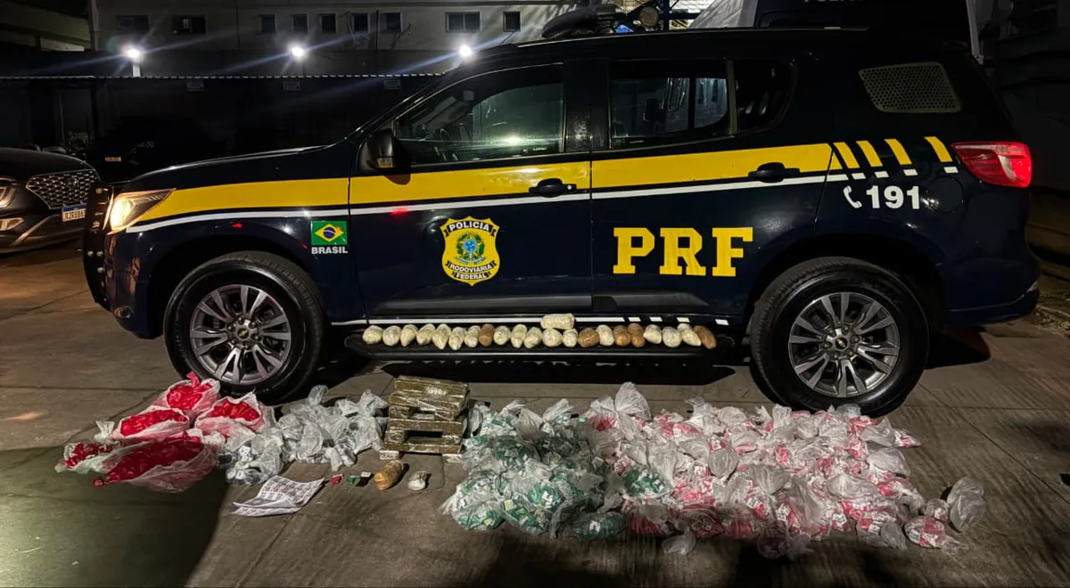 Imagem ilustrativa da imagem PRF apreende mais de 22 quilos de drogas após perseguição na Via Dutra, em Piraí