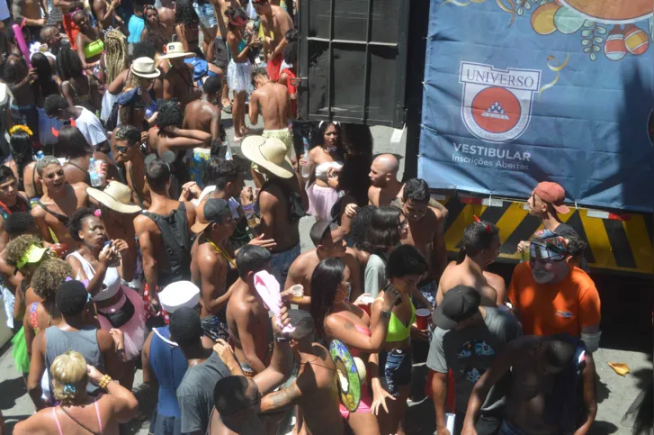 Um dos mais tradicionais de Niterói, bloco marca presença no pré-carnaval fluminense