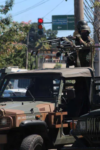 Militares revistaram carros e pessoas