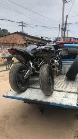 Imagem ilustrativa da imagem Polícia prende suspeito e recupera motos de luxo no Morro do Castro