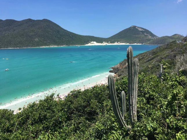 Pontal do Atalaia é uma das praias mais clicadas pelos visitantes. Local faz sucesso nas redes sociais