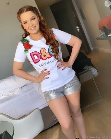 Cantora exibiu boa forma nas redes sociais em foto publicada ontem (8)
