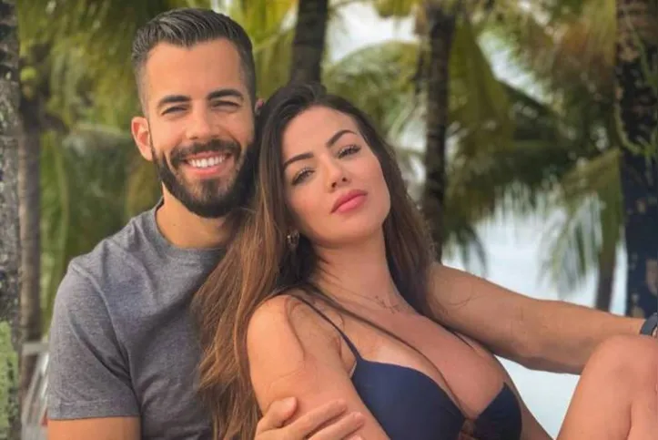 O casal assumiu o namoro recentemente