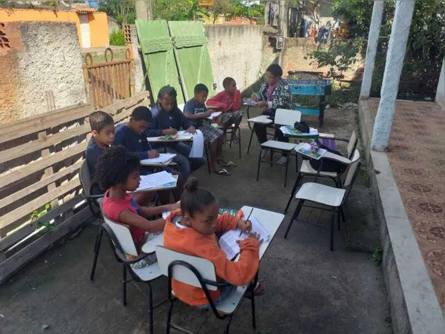 Projeto oferece aulas de reforço para crianças de três comunidades gonçalenses