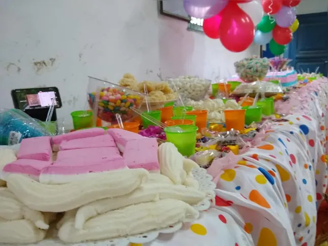 Festa preparada para as crianças em dia de São Cosme e São Damião no Centro Tenda Umbandista Pai Malaquias