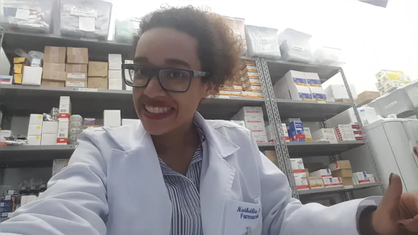 A jovem se formou em Farmácia, na Universo