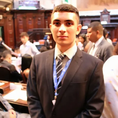 O jovem representou São Gonçalo no 12º Parlamento Juvenil na Alerj