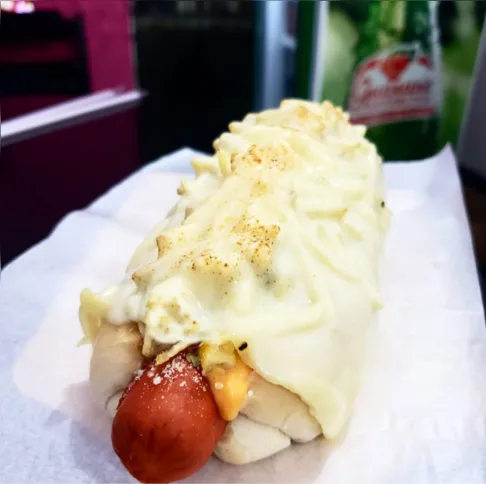 Os sabores da 'Street Dog Dogueria' são diversificados 