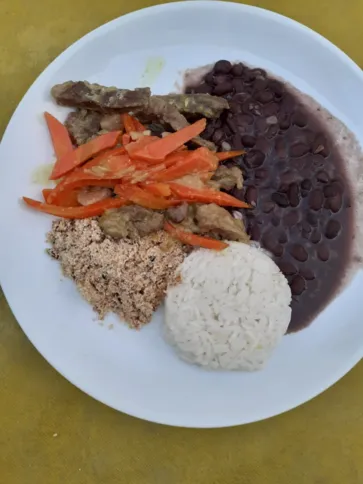 Na batalha, os jurados que definirão os pratos que os competidores deverão cozinhar 