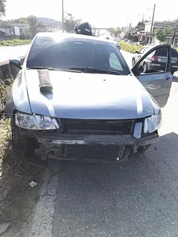 O carro da irmã de Thana se envolveu em um acidente e deu perda total 