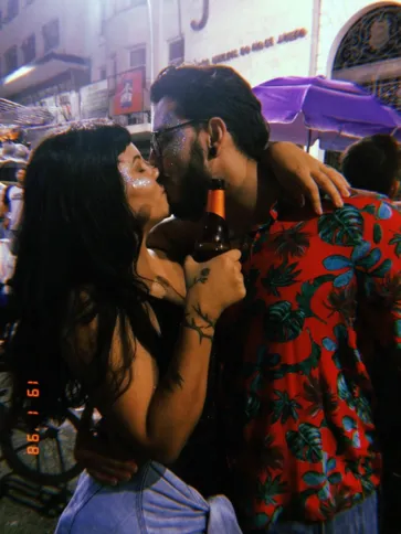 Gregory e Thana estão juntos há dois anos 