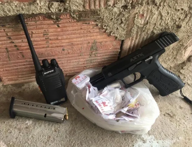 Homem foi apreendido com drogas e pistola 