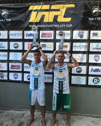 Vinicius não tem uma dupla definida no futevôlei, mas sempre se destaca no esporte 