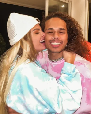 Casal assumiu o romance no dia 11 de setembro deste ano