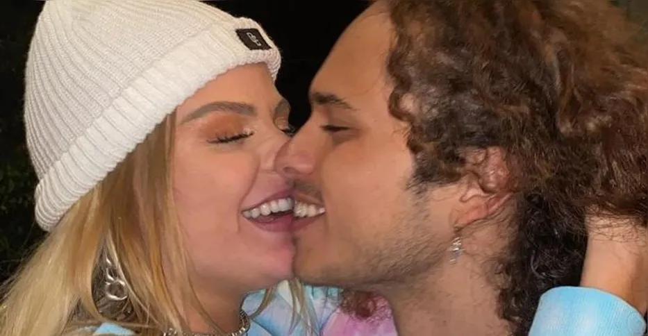 Luisa Sonza e Vitão assumiram o romance após polêmica de traição