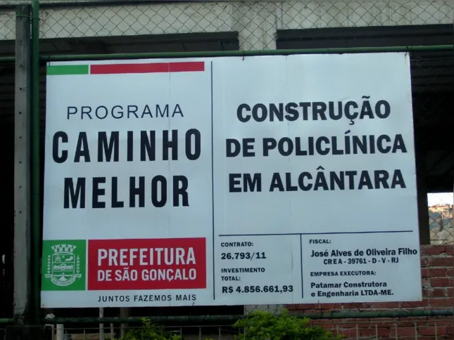 População aguarda pelo atendimento na unidade