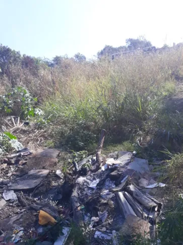 Morador denuncia trecho do Mutondo com falta de limpeza e mato alto