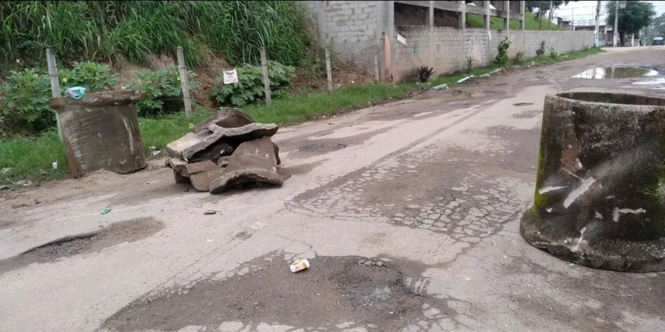 Bloqueios foram feitos com manilhas