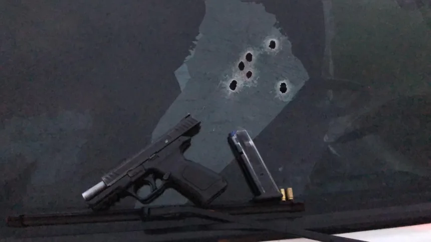 Uma arma foi apreendida