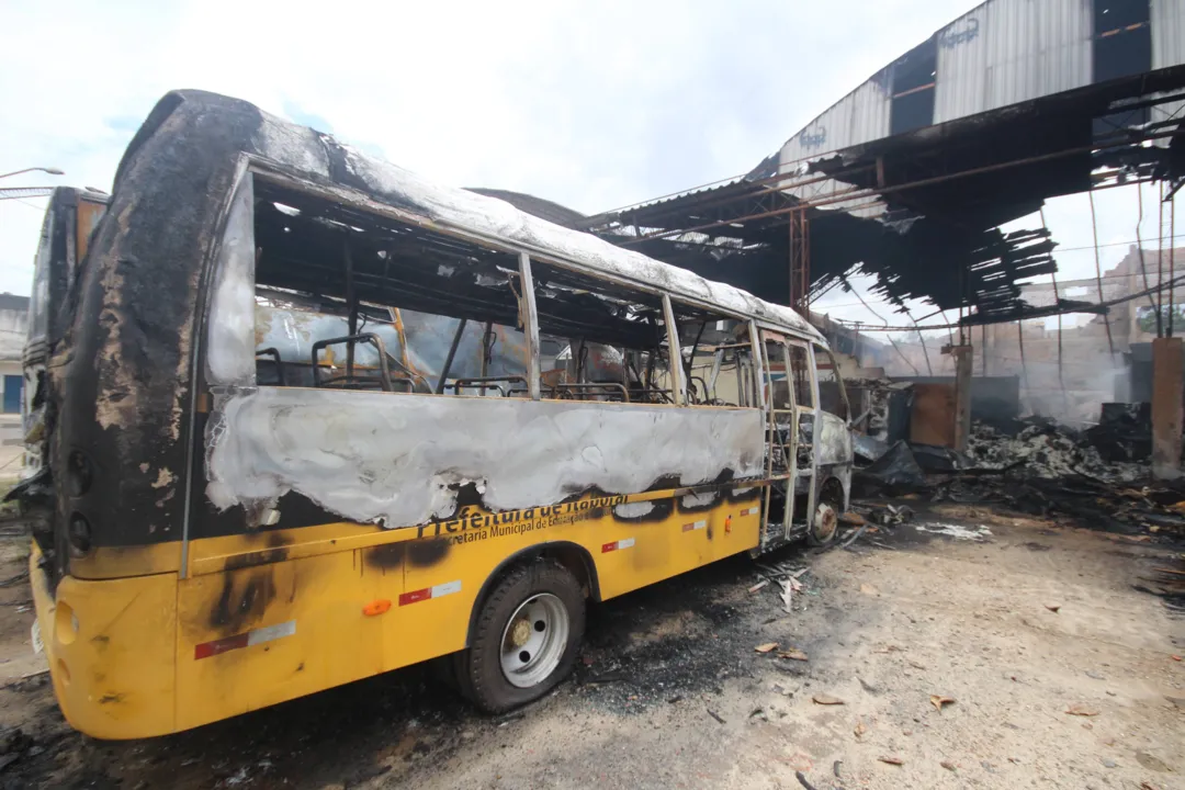 Perdas no incêndio no almoxarifado principal da prefeitura foram nas áreas de saúde e educação 
